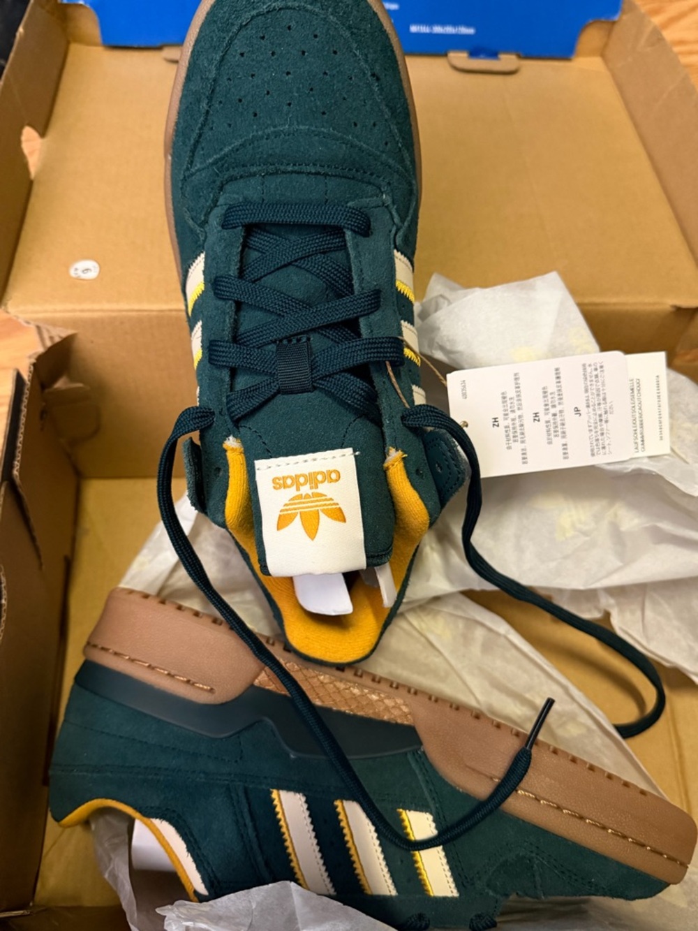 Adidas shoes - Picture 2 of 4